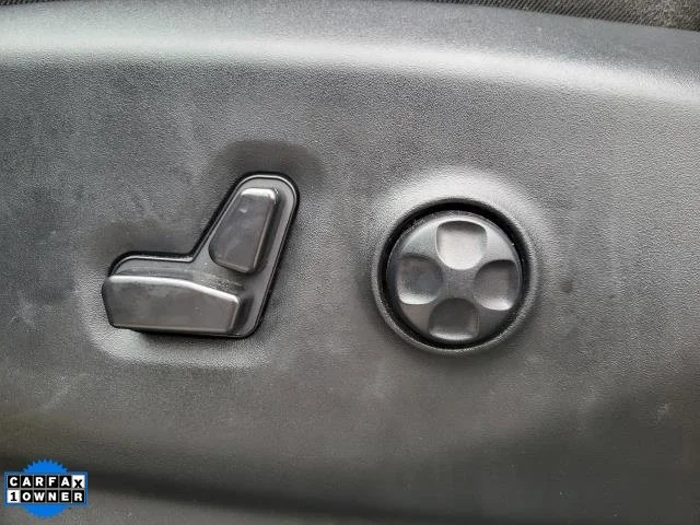 Used 2025 White Chrysler Select image 19