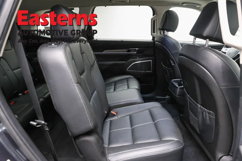 Used 2022 Gray Kia EX image 25