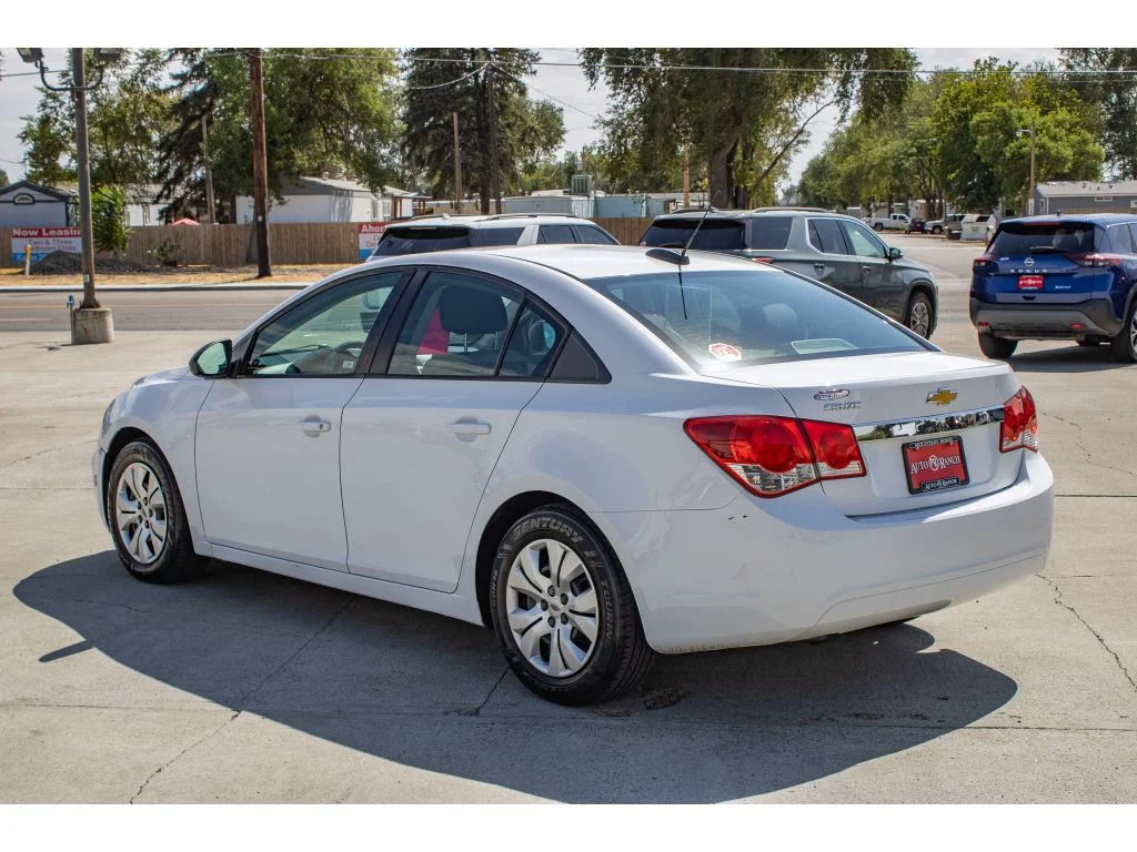 Used 2015 Summit White Chevrolet LS image 6
