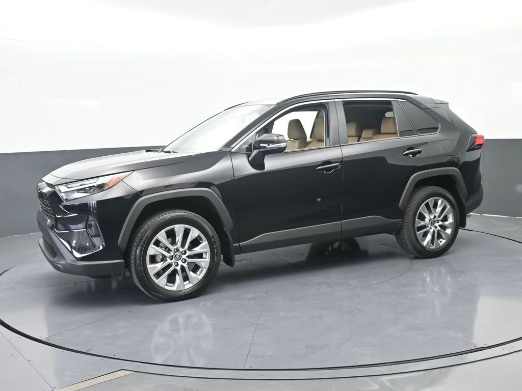 Used 2025 Midnight Black Metallic Toyota XLE Premium image 2