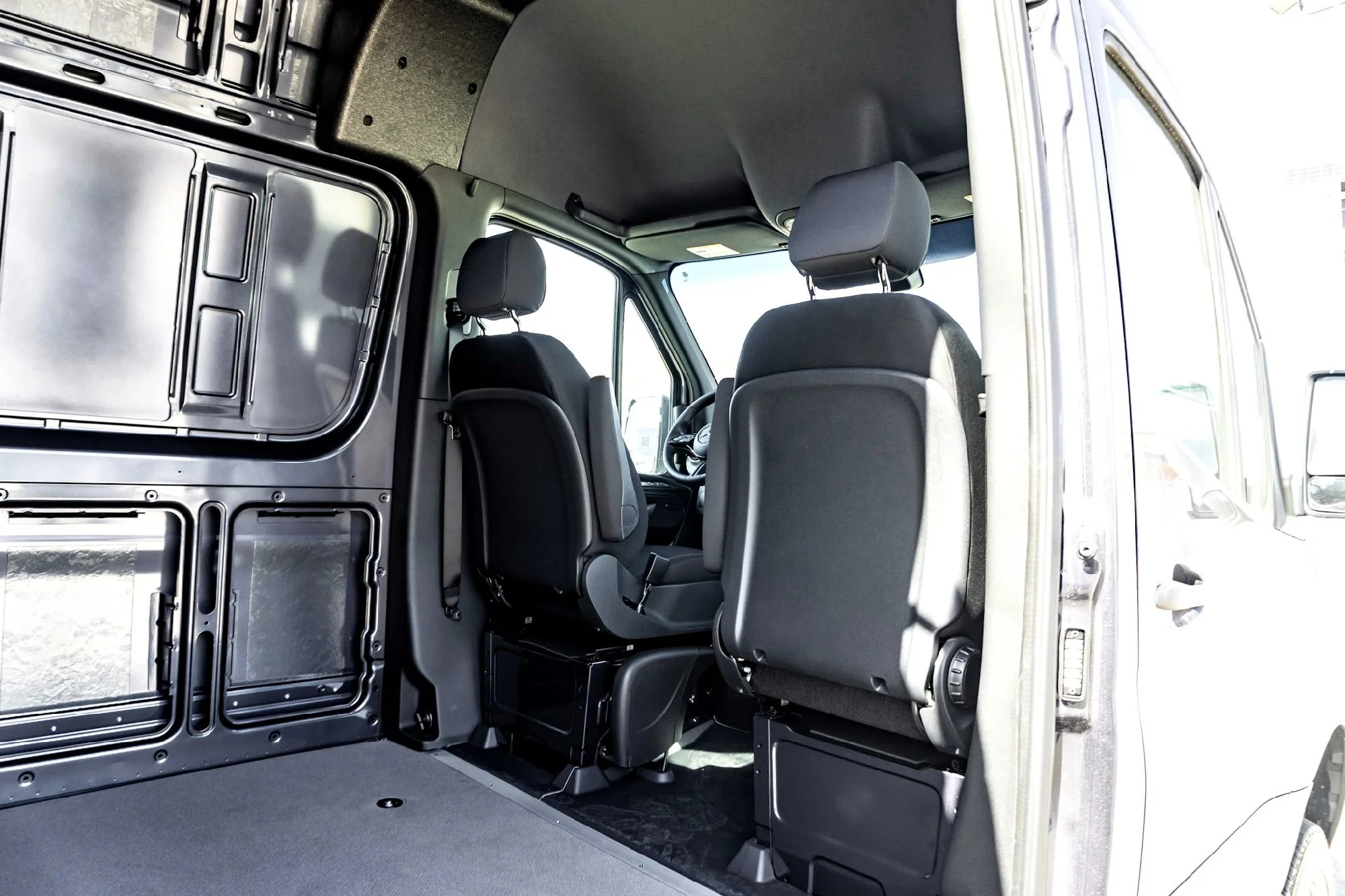 New 2025  Mercedes-Benz Cargo 144 WB image 25