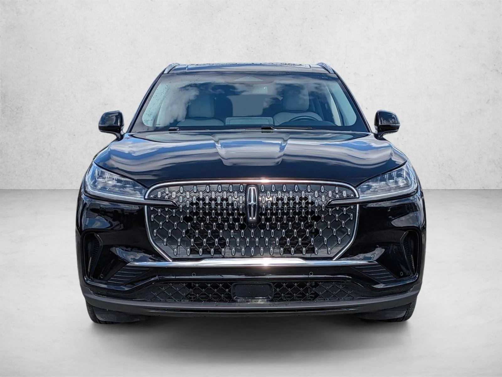 Used 2025 Infinite Black Metallic Clearcoat Lincoln Premiere image 2
