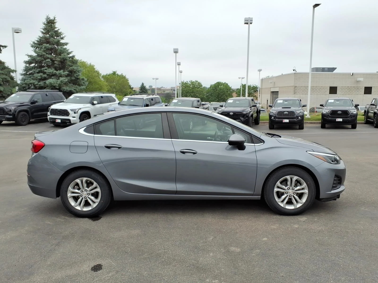Used 2019 Chevrolet Cruze LT with VIN 1G1BE5SM5K7110259 for sale in Burnsville, Minnesota