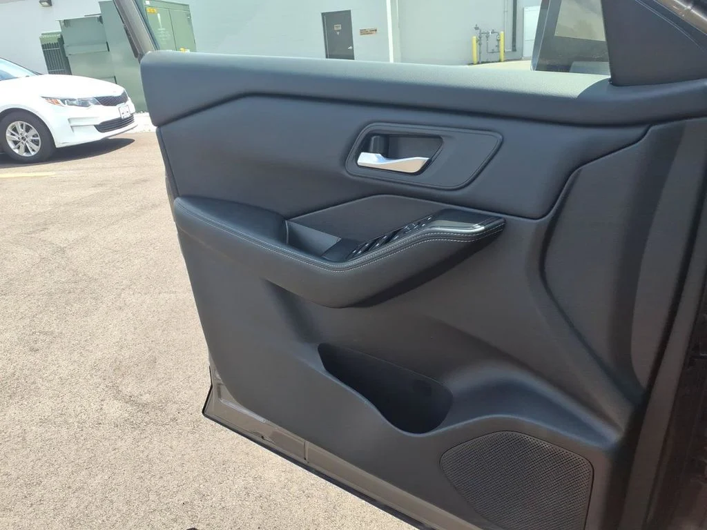 Used 2024 Beige/tan Nissan SV image 27