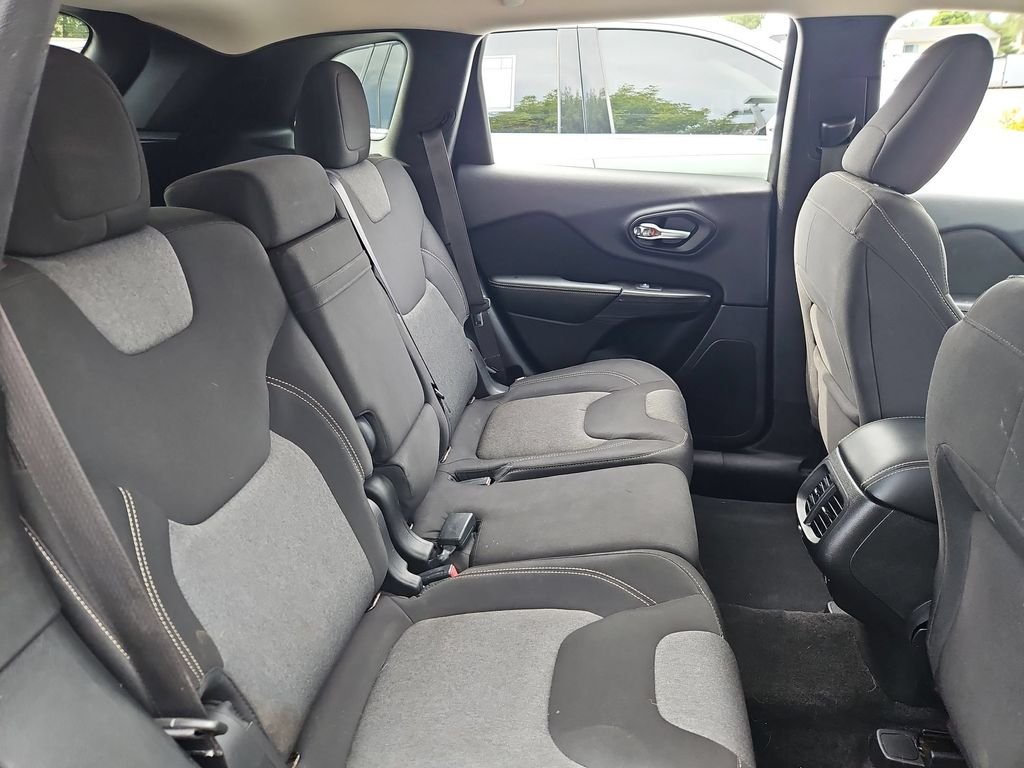 Used 2014 Billet Silver Metallic Jeep Latitude image 15