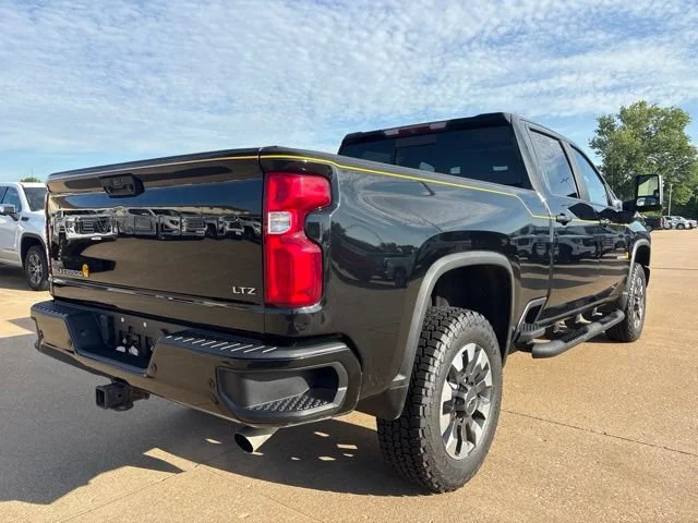 2021 Chevrolet Silverado 2500HD LTZ - Photo 3
