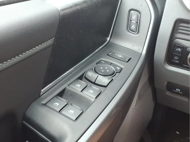 New 2027 Oxford White Ford F-250® XLT image 26