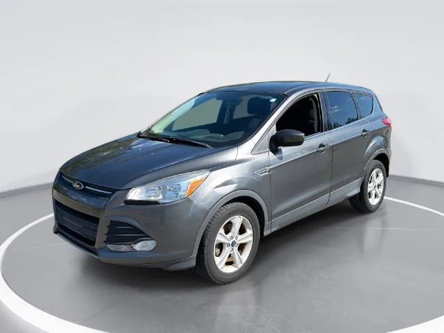 Used 2015  Ford SE image 1