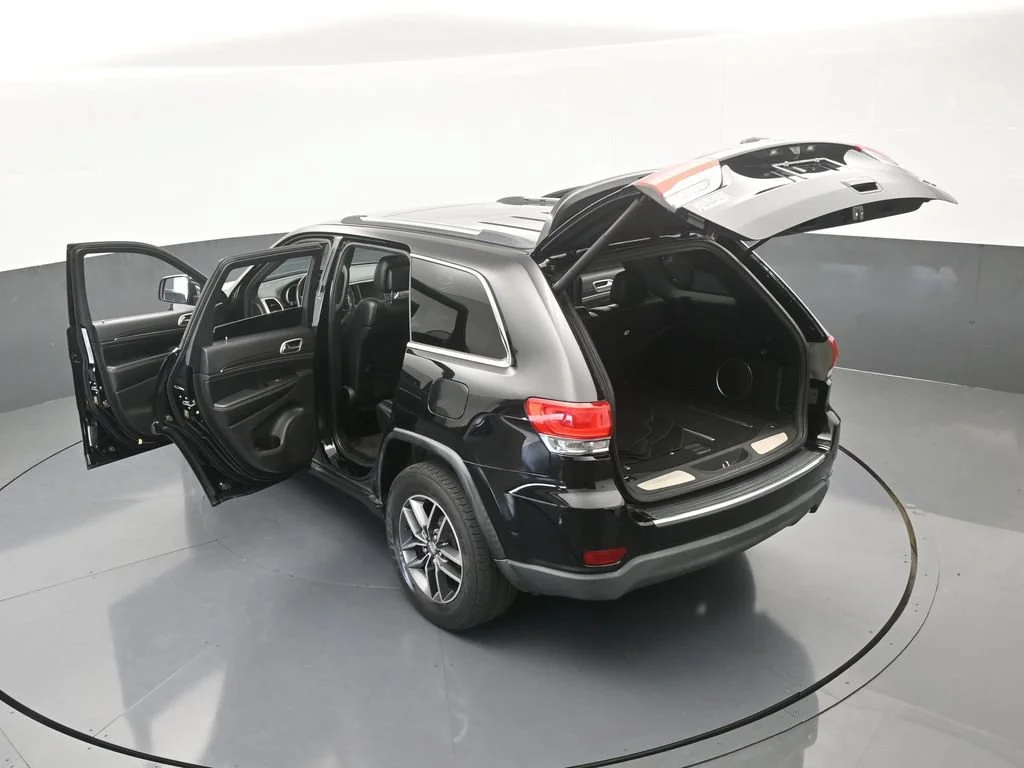 Used 2017 Diamond Black Crystal Pearlcoat Jeep Limited image 66