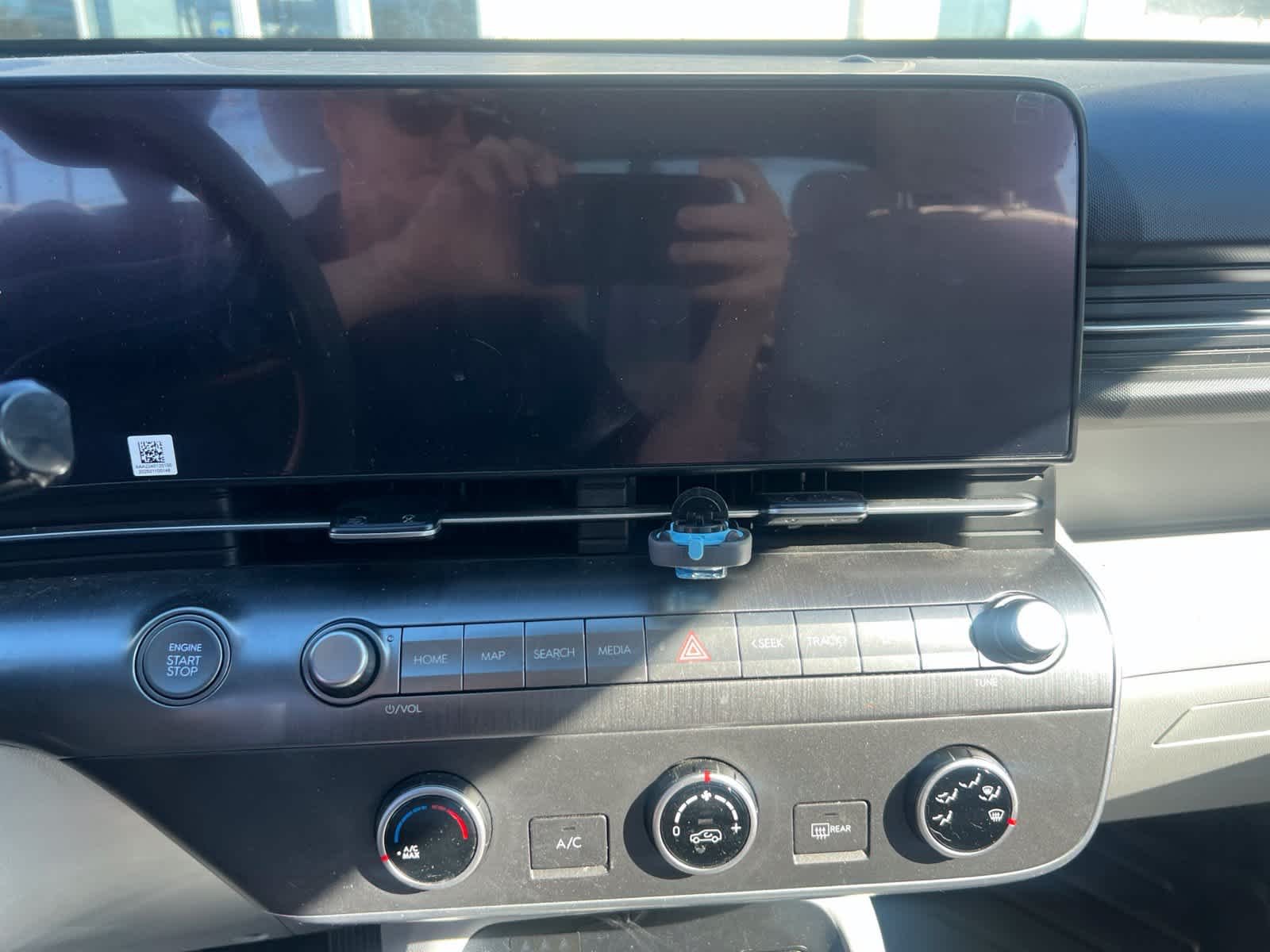 Certified Used 2025 Atlas White Hyundai SE image 16