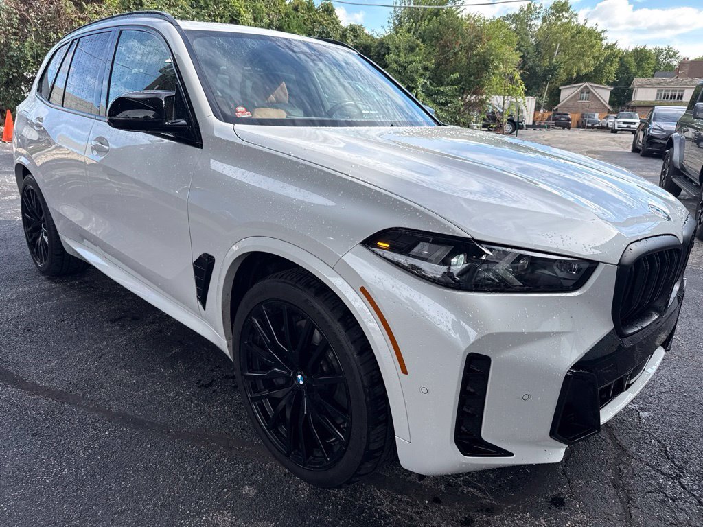 Used 2025 White BMW M60i image 7