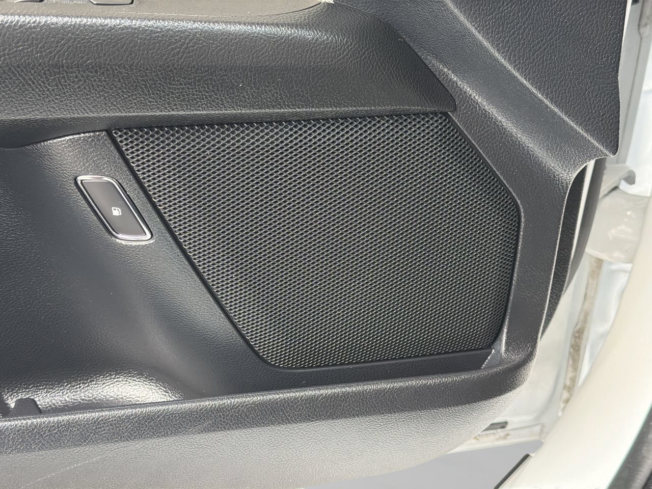 Used 2018 Oxford White Ford S image 18