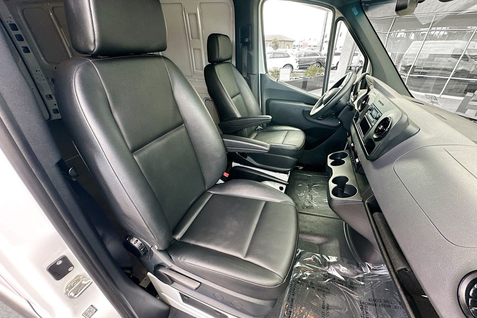 Used 2025 Arctic White Mercedes-Benz  image 8
