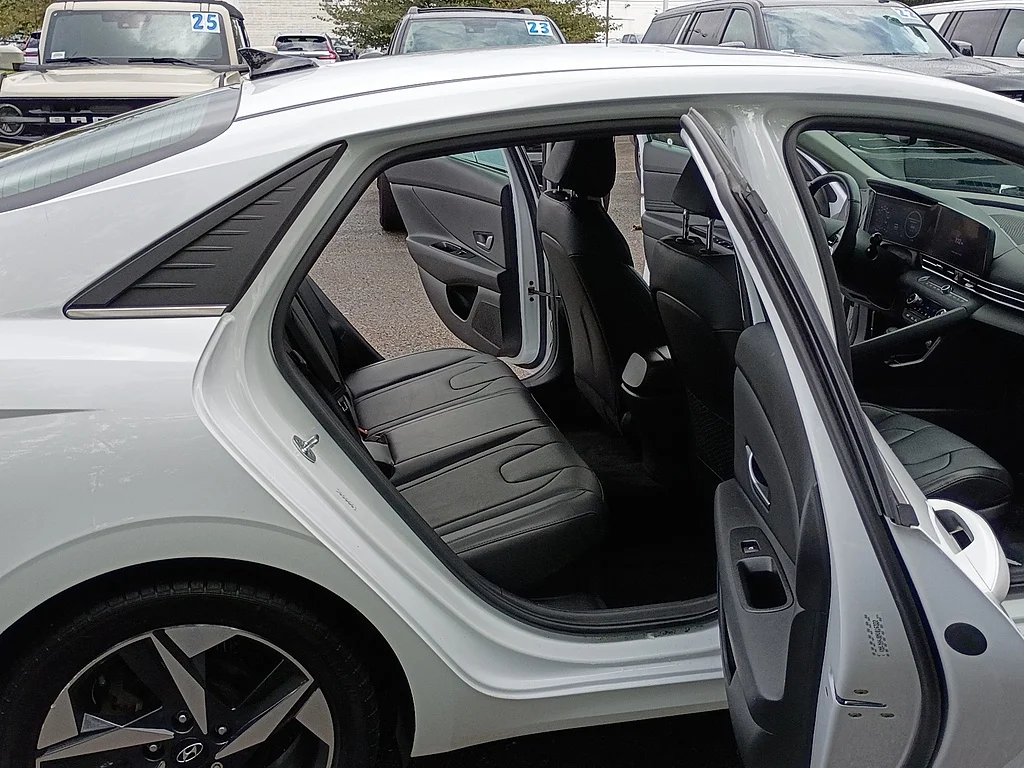 Used 2022 Ceramic White Hyundai Limited image 14
