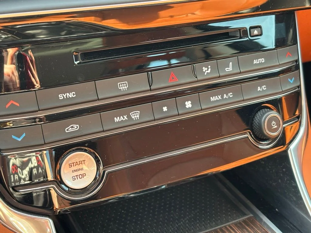 Used 2018  Jaguar 35t Portfolio Limited Edition image 41