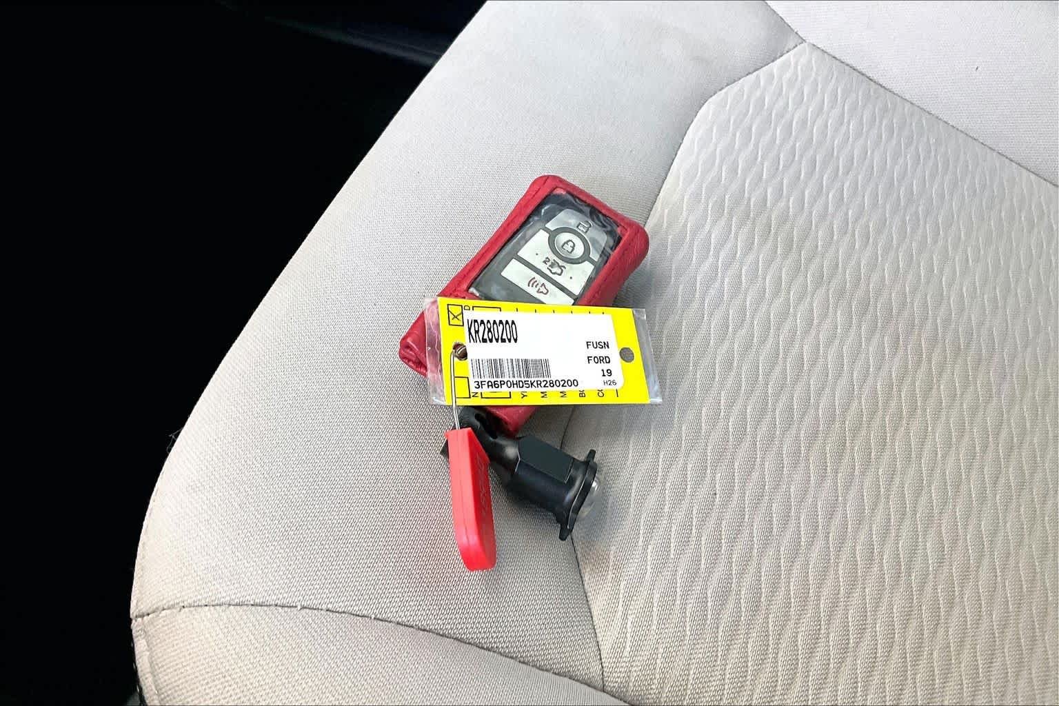 Used 2019 Magnetic Metallic Ford SE image 14