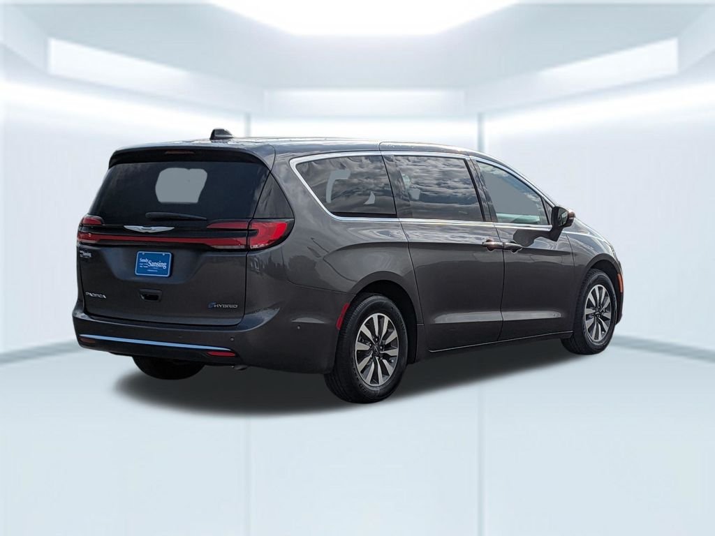 Used 2023 Gray Chrysler Touring L image 6