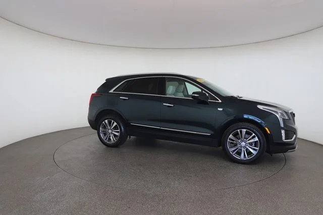 Used 2025 Green Cadillac Premium Luxury image 25