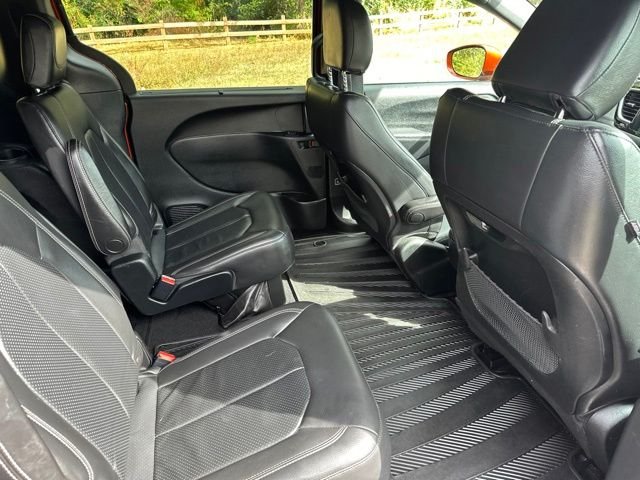 Used 2018 Copper Pearlcoat Chrysler Touring L image 24