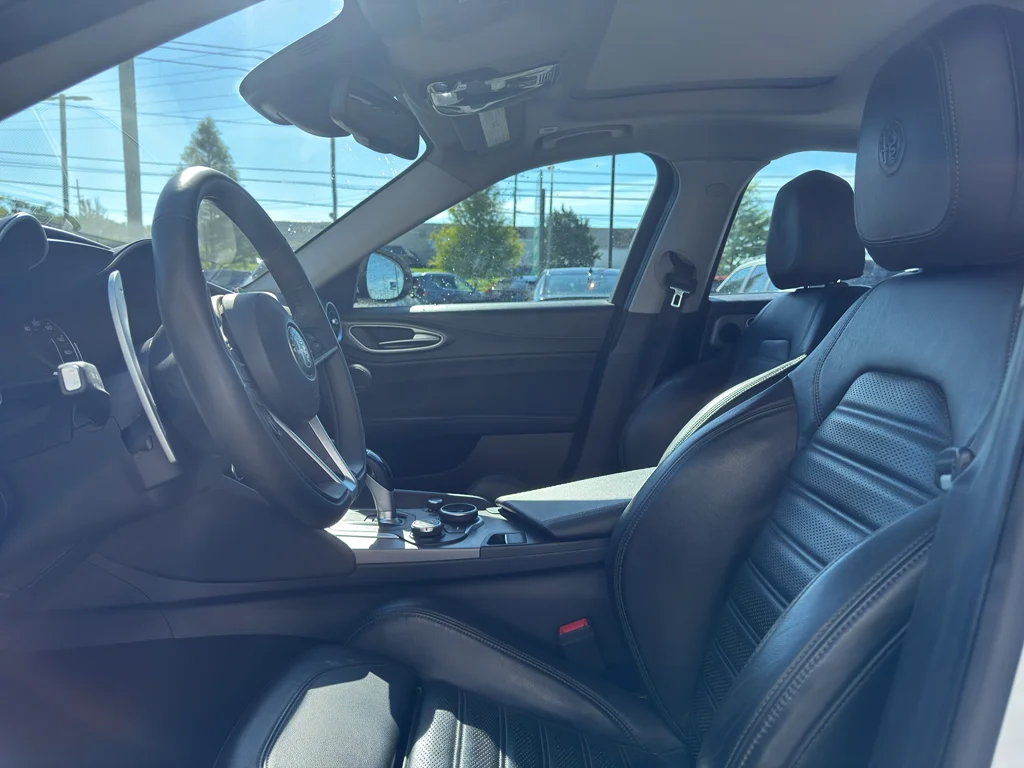 Used 2018 Alfa White Alfa Romeo Ti Sport image 9