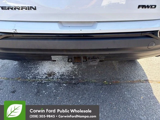Used 2021 Summit White GMC  image 12