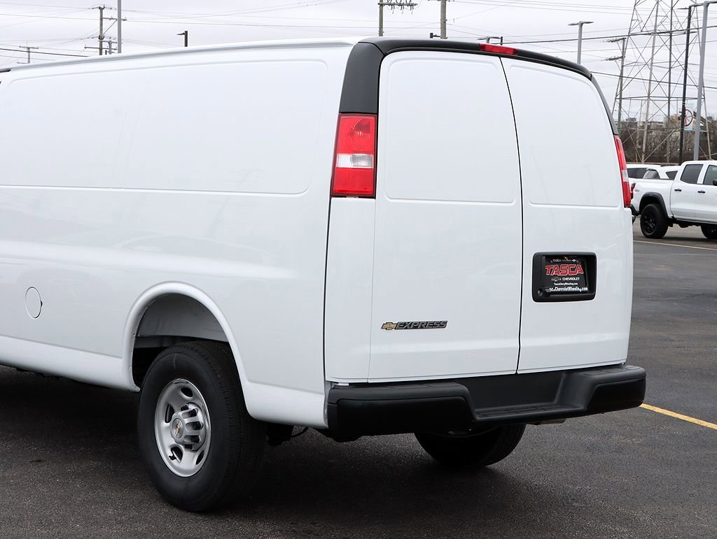 2026 Chevrolet Express Cargo Work Van - Photo 9