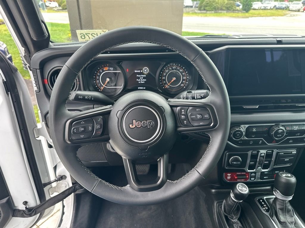 Used 2025 White Jeep Rubicon image 14
