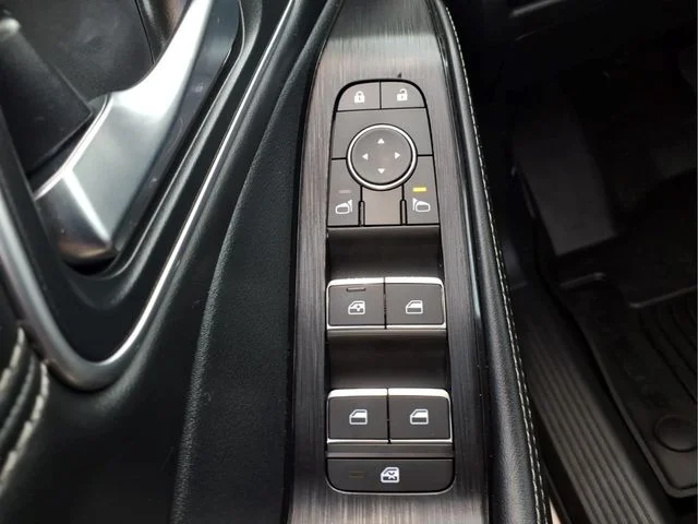 Used 2025 Gold Nissan Platinum image 19