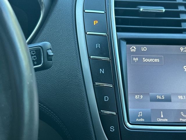 Used 2019 White Lincoln Reserve image 21