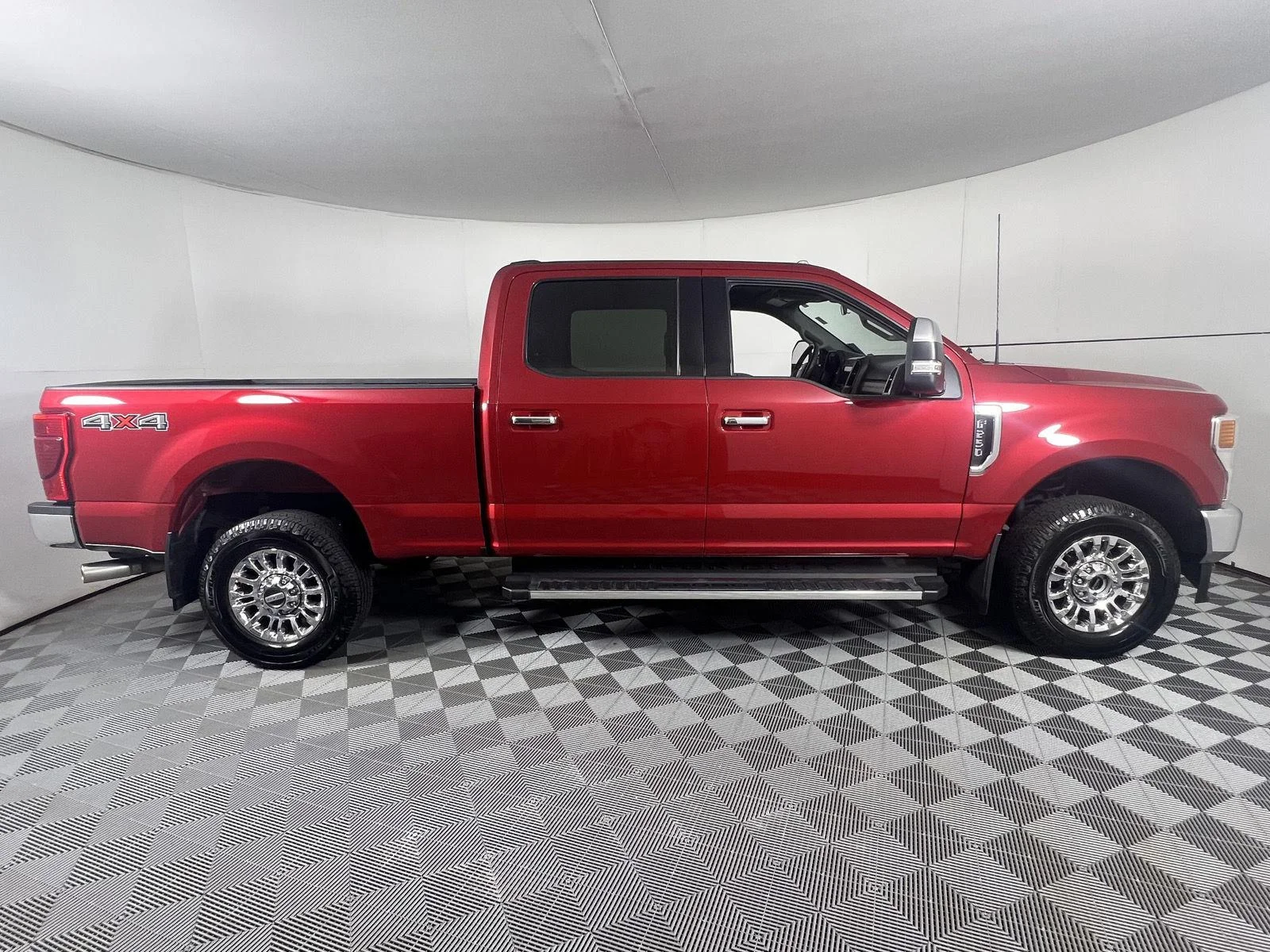 Used 2022 Rapid Red Metallic Tinted Clearcoat Ford XLT image 11