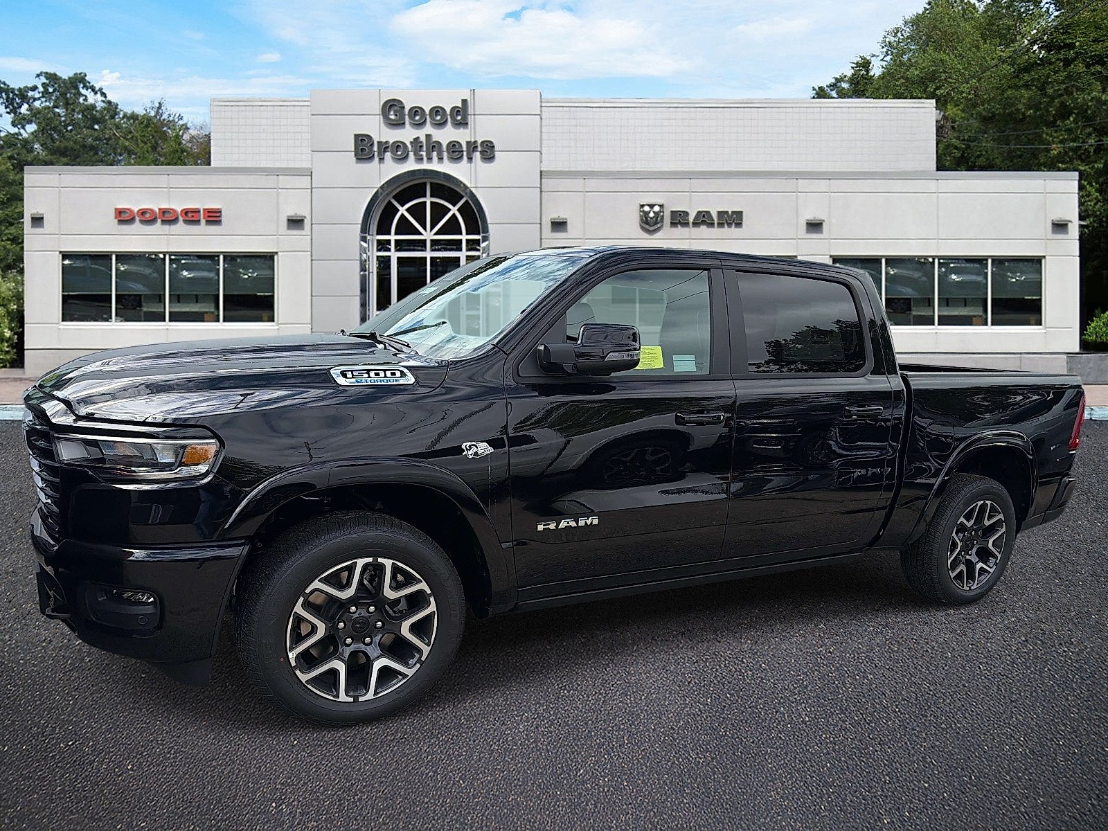 New 2027 Diamond Black Crystal Pearl-Coat Exterior Paint RAM Laramie Crew Cab 4x4 5