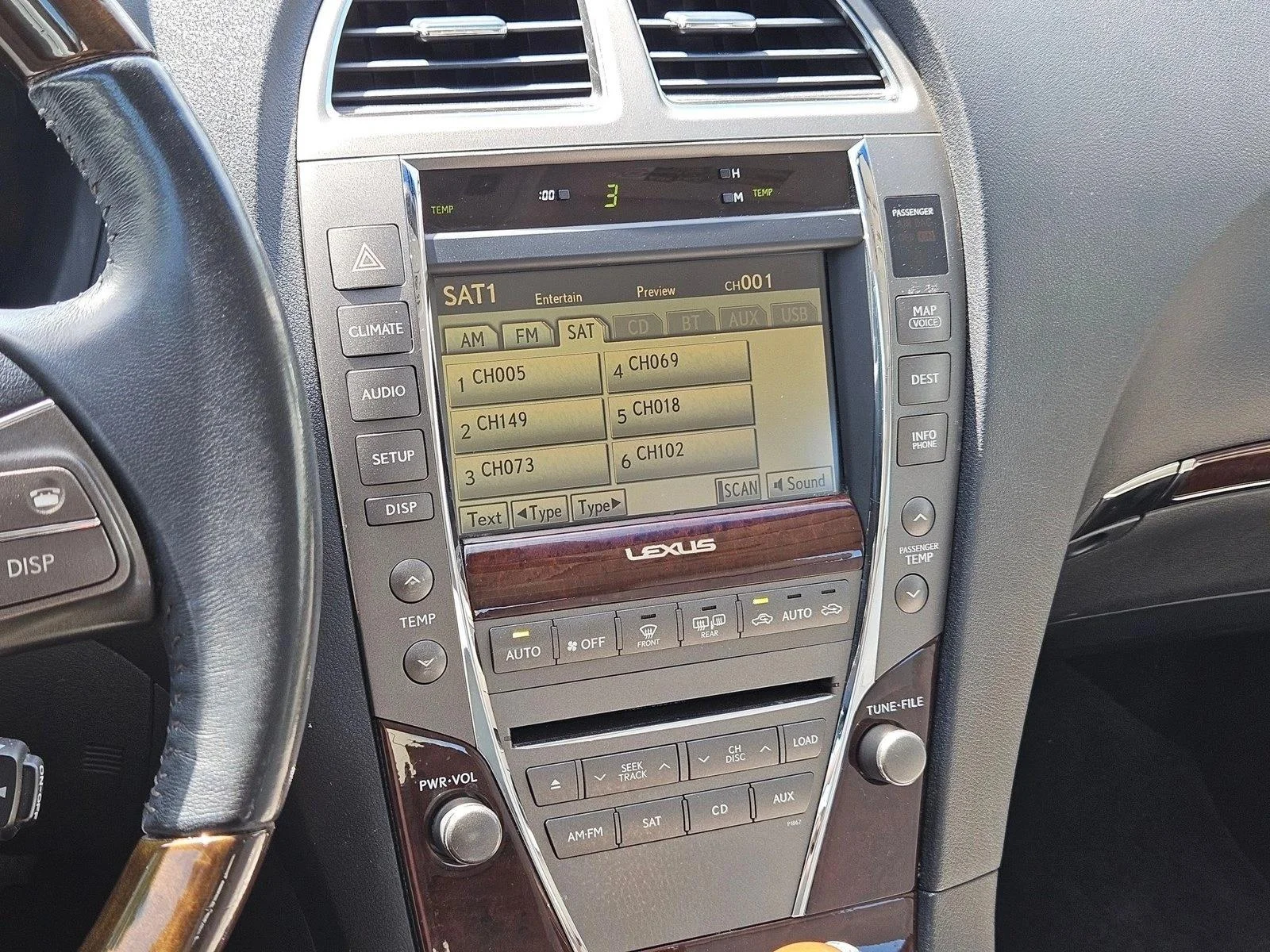Used 2010 Starfire Pearl Lexus  image 13