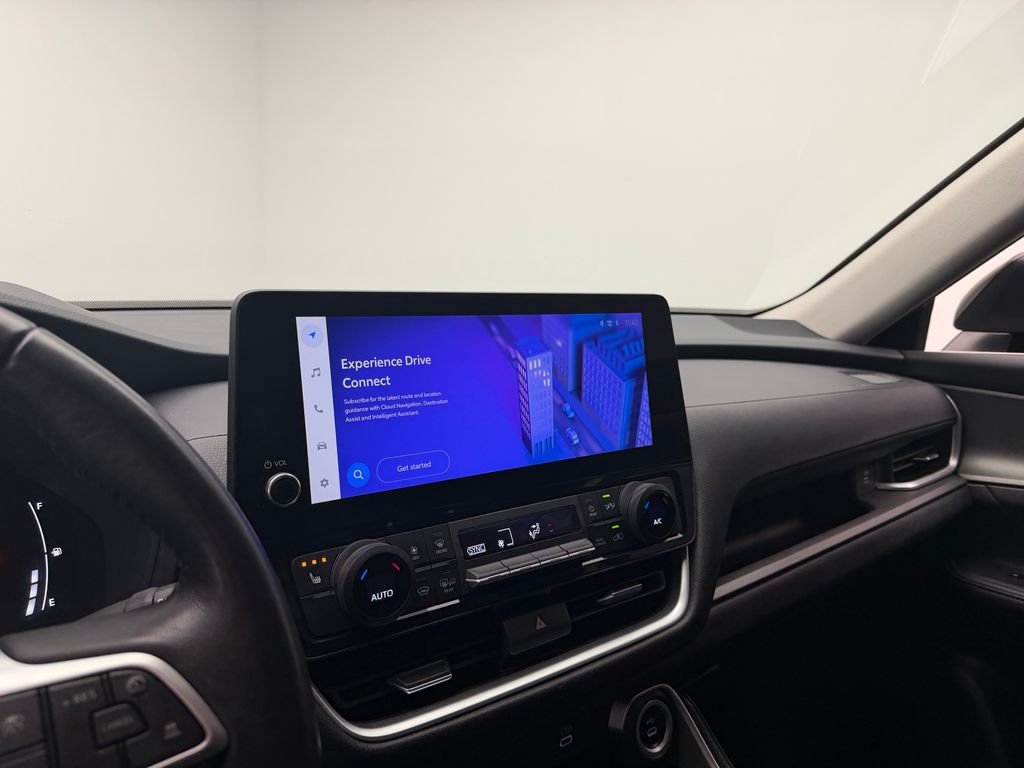 Used 2025  Toyota XLE image 25