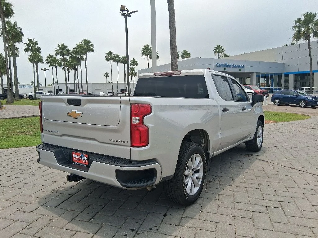 Used 2022 Silver Chevrolet Custom image 4