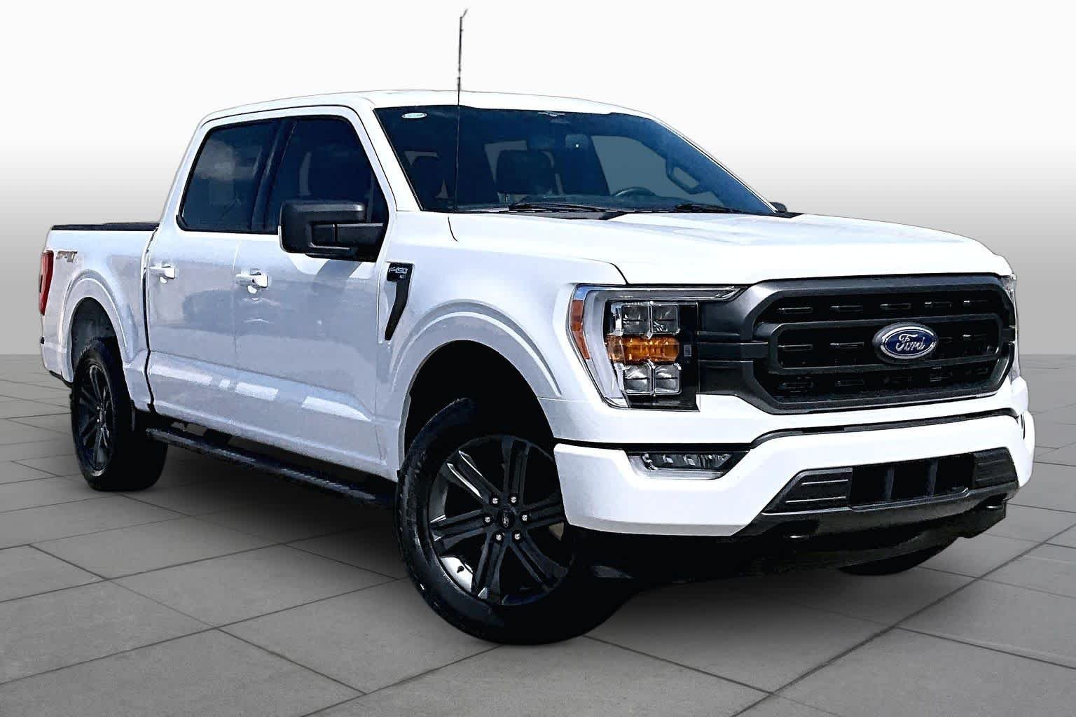 Used 2023 Oxford White Ford XLT image 3