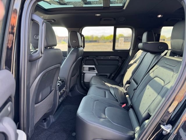 New 2023 Santorini Black Land Rover SE image 11