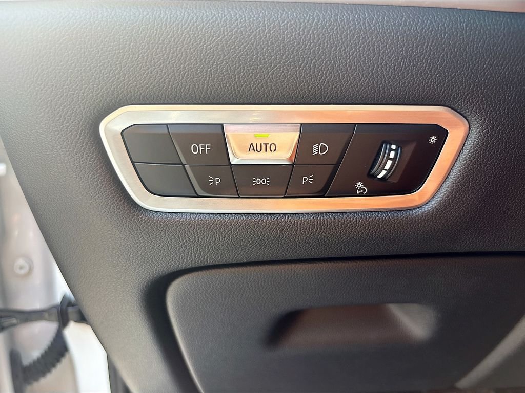 Used 2023 White BMW xDrive40i image 48