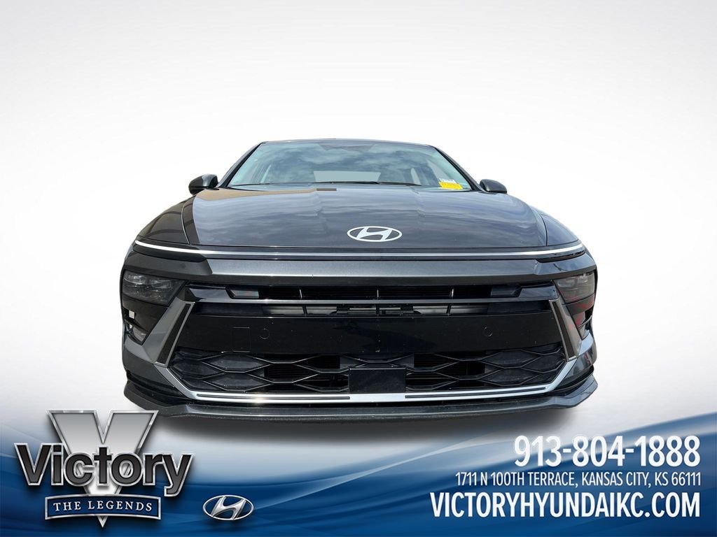 Used 2025 Gray Hyundai SEL image 8