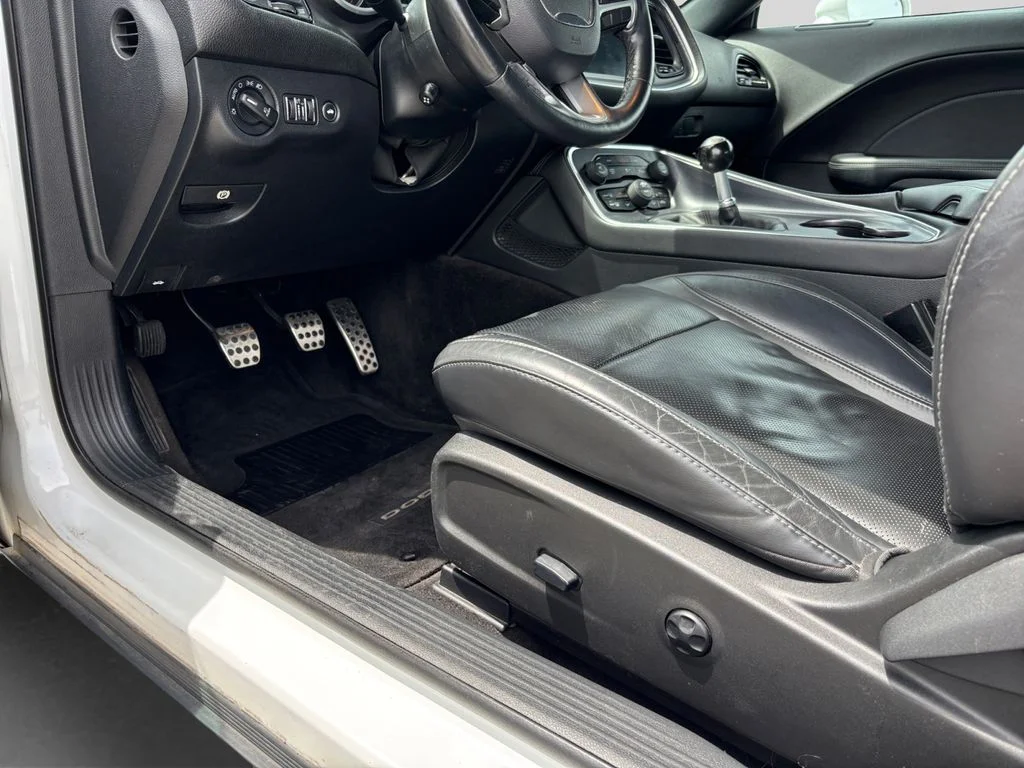 Used 2015 White Dodge R/T image 34