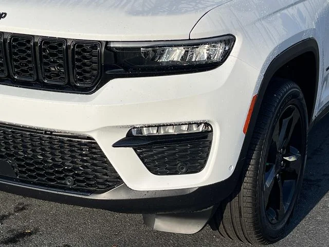 New 2025 Bright White Clear-Coat Exterior Paint Jeep Limited image 10