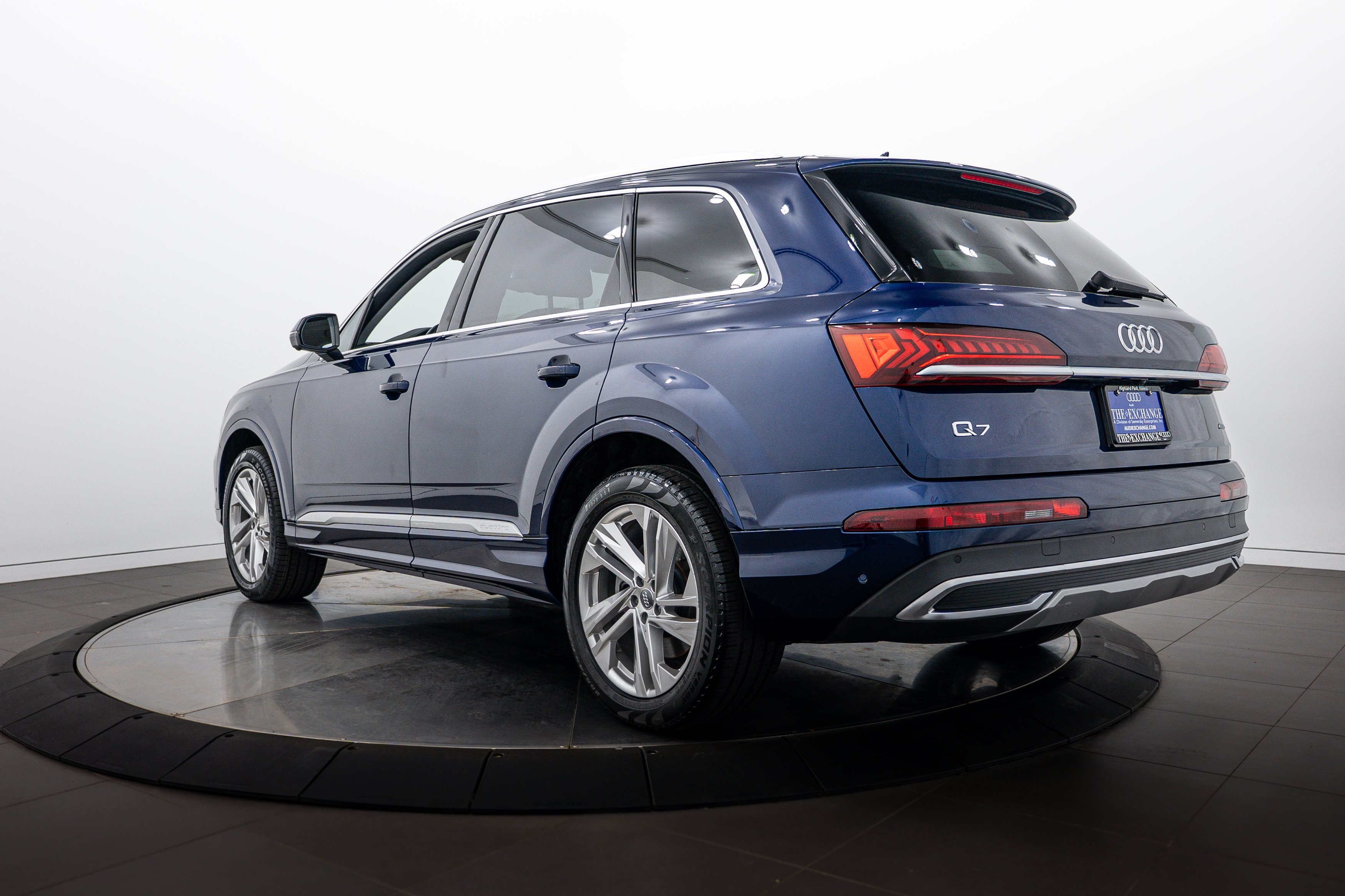 Used 2021 Navarra Blue Metallic Audi Premium image 5