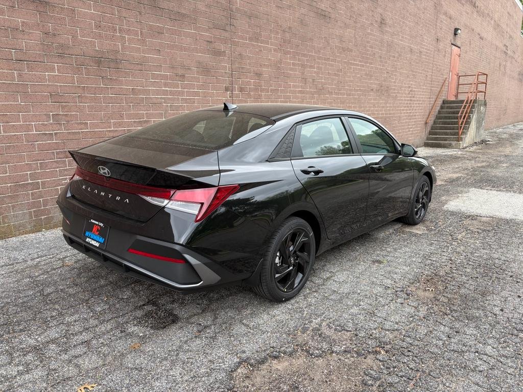 New 2026 Abyss Black Hyundai SEL Sport image 5