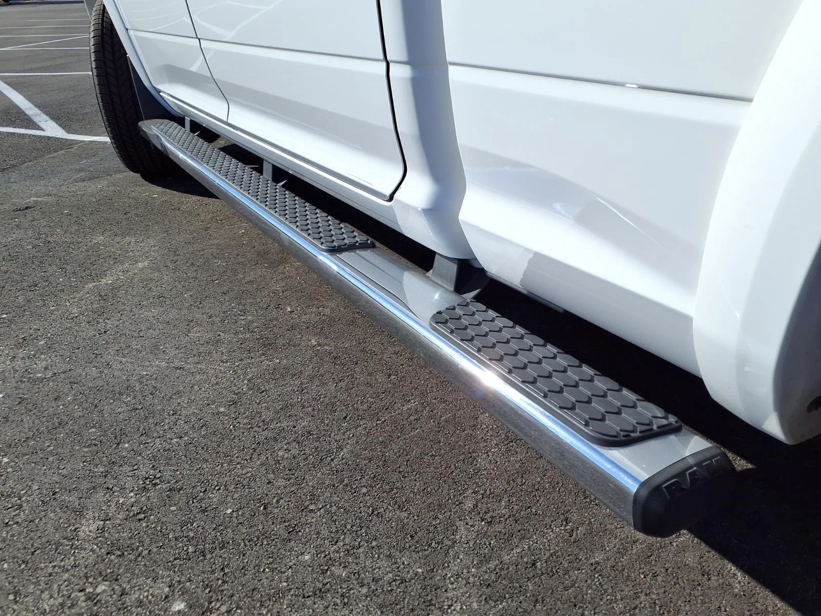 Used 2016 Bright White Clearcoat Ram Laramie image 31
