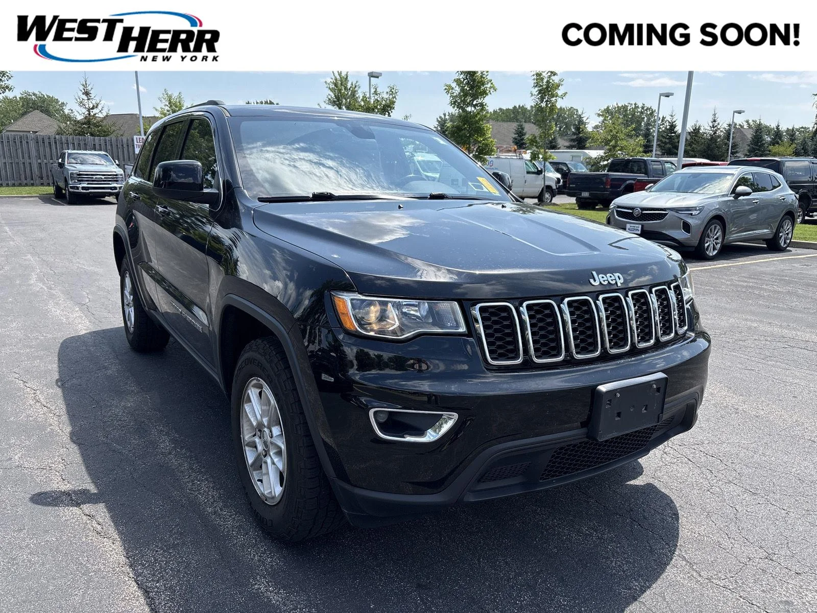 Used 2020 Diamond Black Crystal Pearl Jeep Laredo image 1