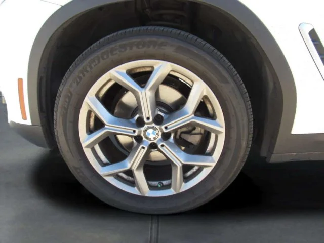 Used 2021 Alpine White BMW sDrive30i image 5