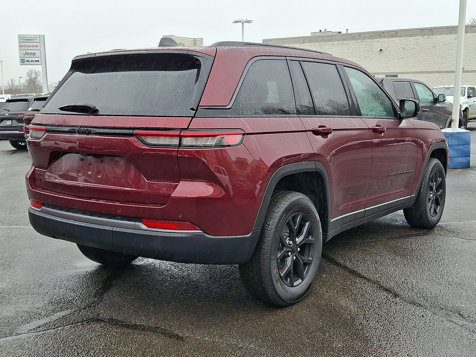 New 2026 Velvet Red Pearl-Coat Exterior Paint Jeep Altitude 4x4 image 6
