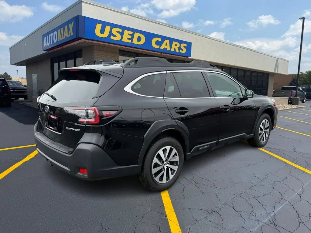 Used 2025 Crystal Black Silica Subaru Premium image 5
