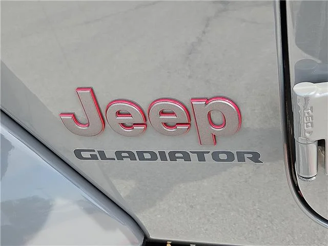 Used 2021 Sting-Gray Clearcoat Jeep Rubicon 4x4 Crew Cab 5 ft. box image 8