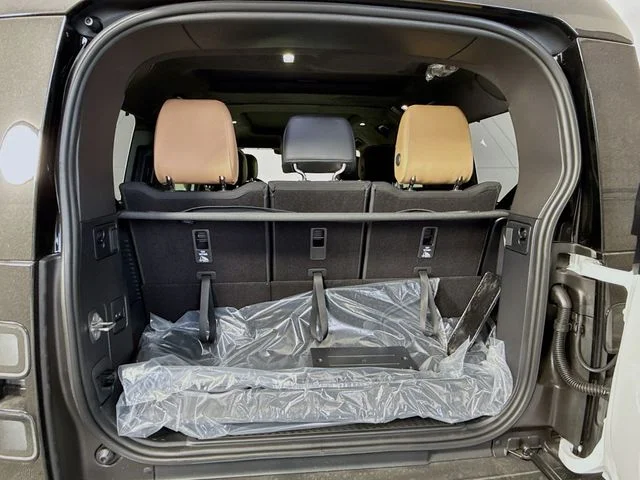 New 2026 Fuji White Land Rover V8 image 28