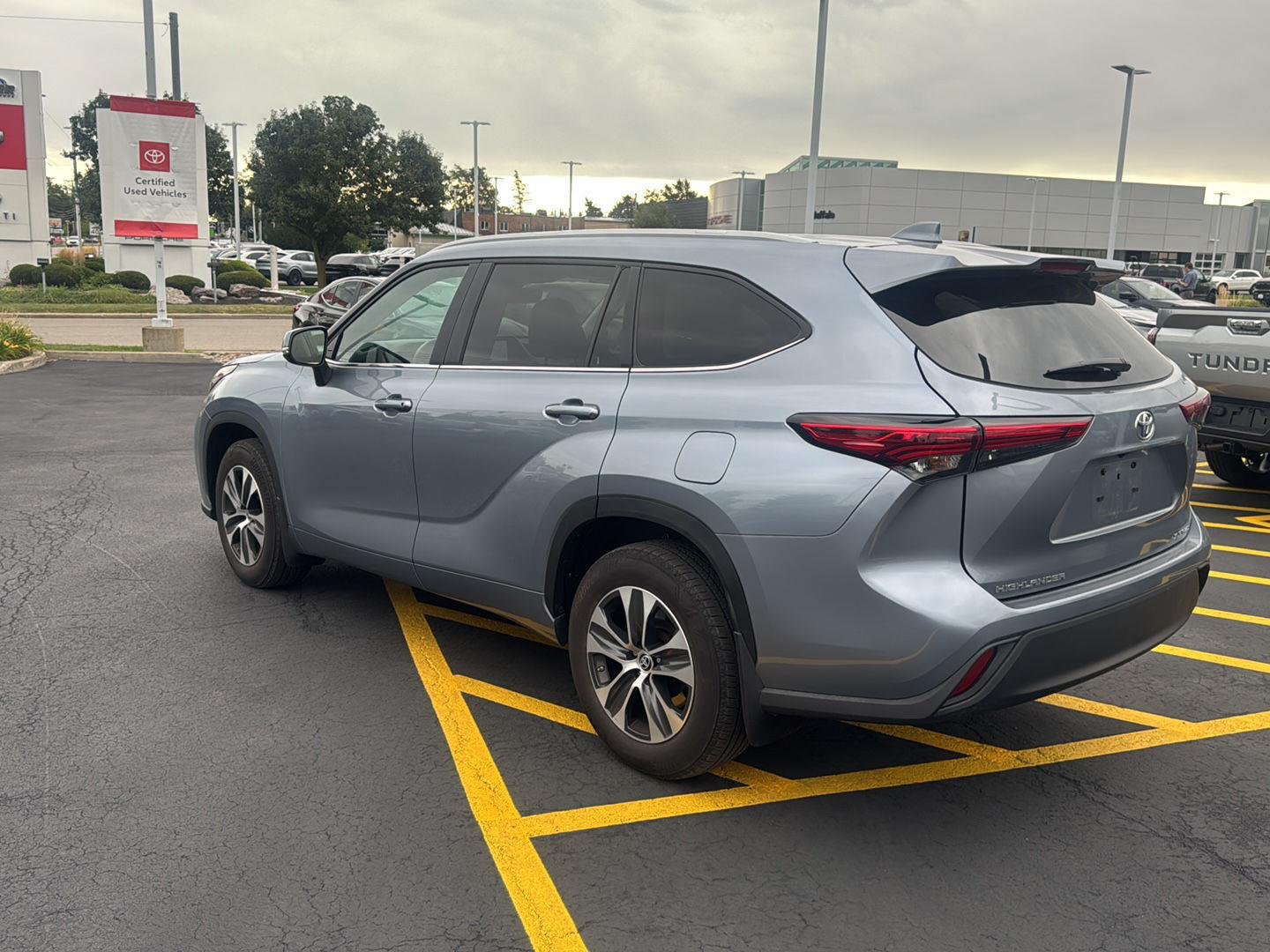 Used 2023 Moon Dust Toyota XLE image 4